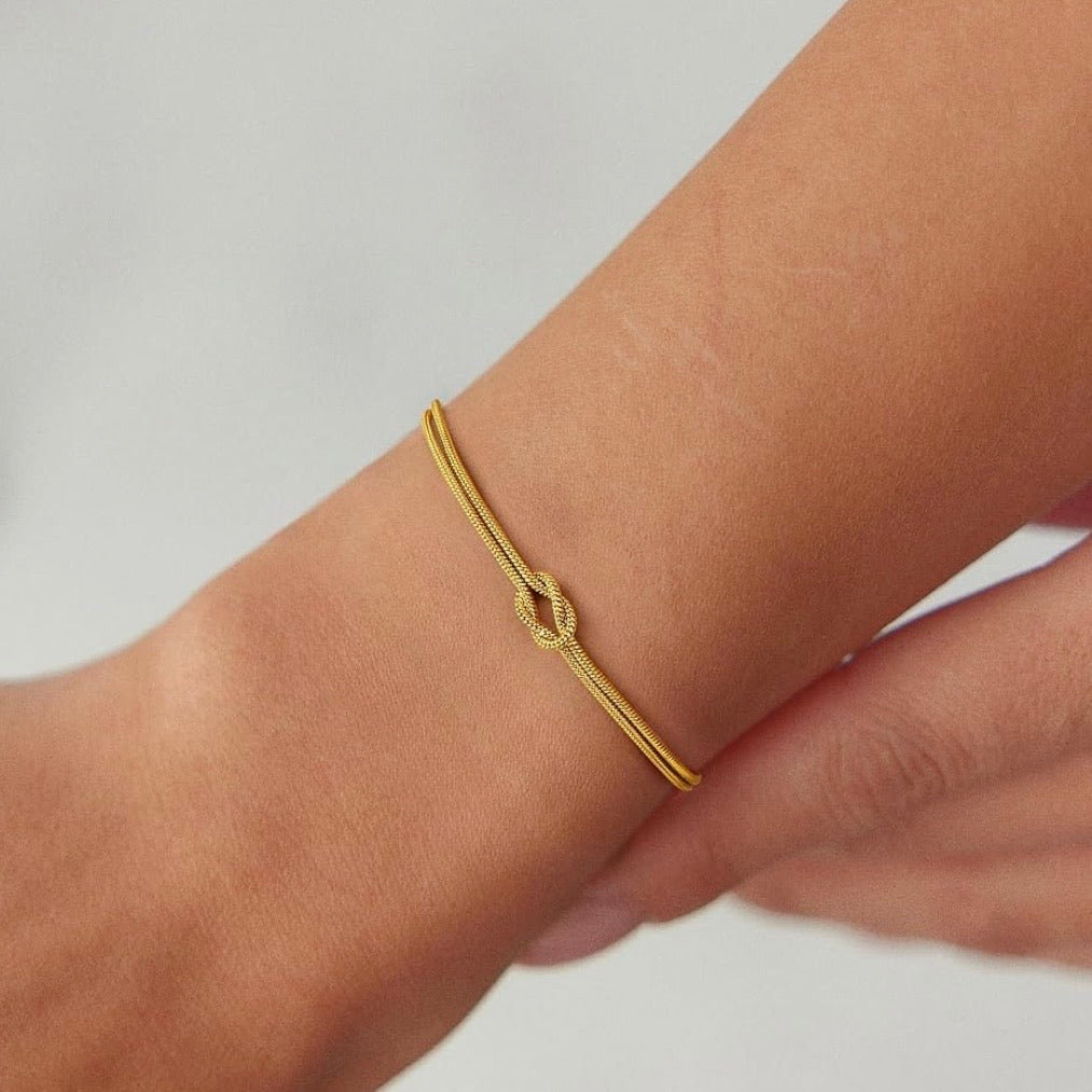 Golden Knot Elegance Bracelet