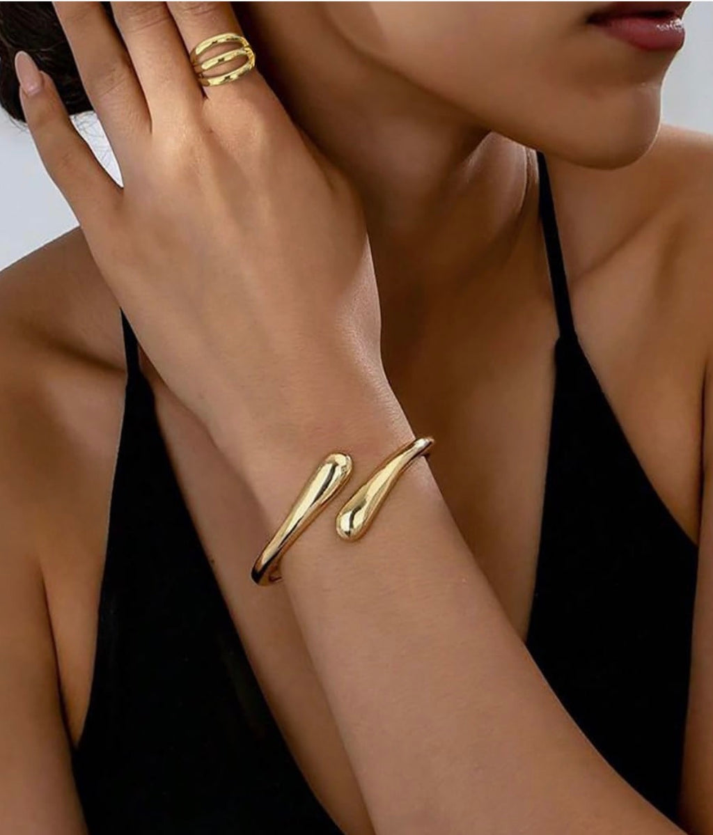 The Aure Sculpted Gold Cuff Set