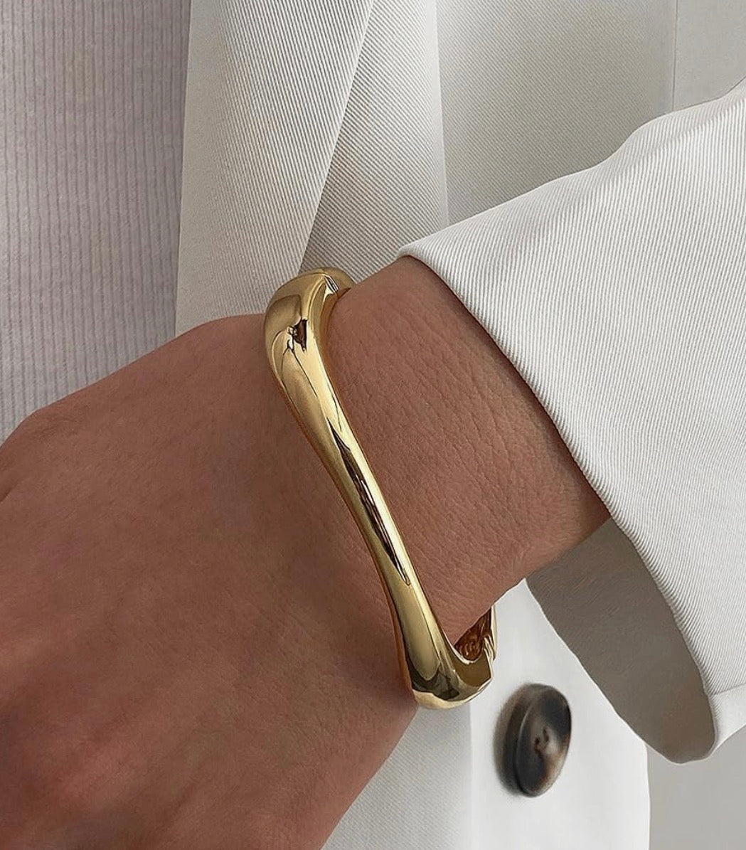 The Aure Sculpted Gold Cuff Set